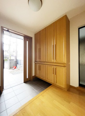 中央通二丁目一戸建の玄関