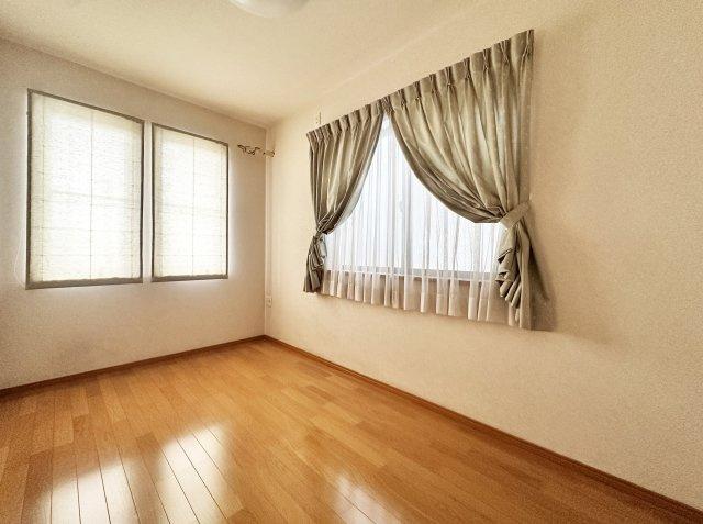 中央通二丁目一戸建の居間・リビング