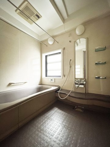 中央通二丁目一戸建の浴室