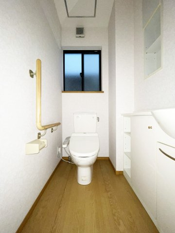 中央通二丁目一戸建のトイレ