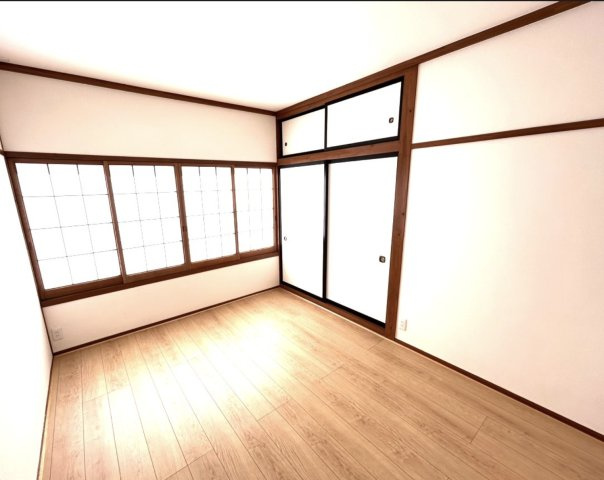 寒河江市下河原　売り住宅の洋室