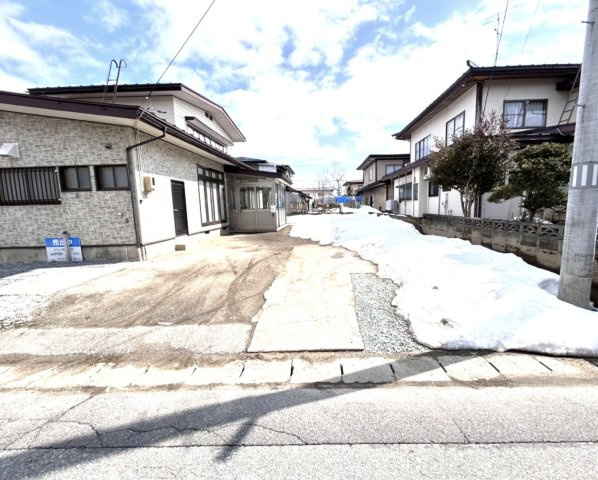 寒河江市下河原　売り住宅の駐車場