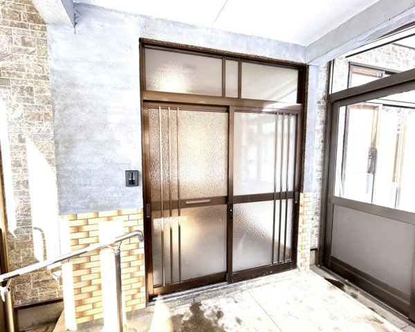 寒河江市下河原　売り住宅のエントランス