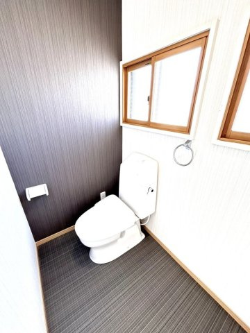 寒河江市下河原　売り住宅のトイレ