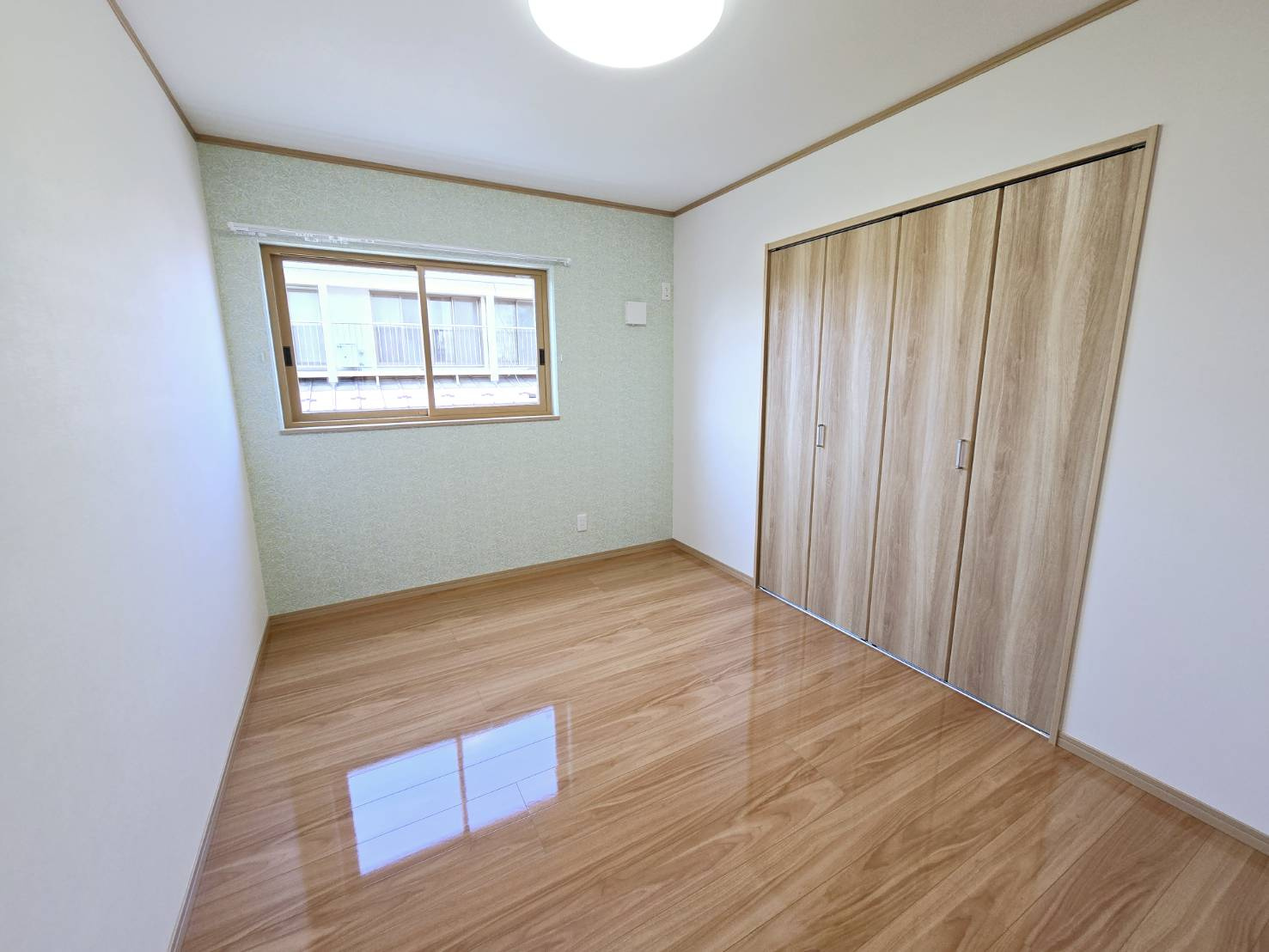 八戸市多賀台3丁目　A棟　新築建売の洋室