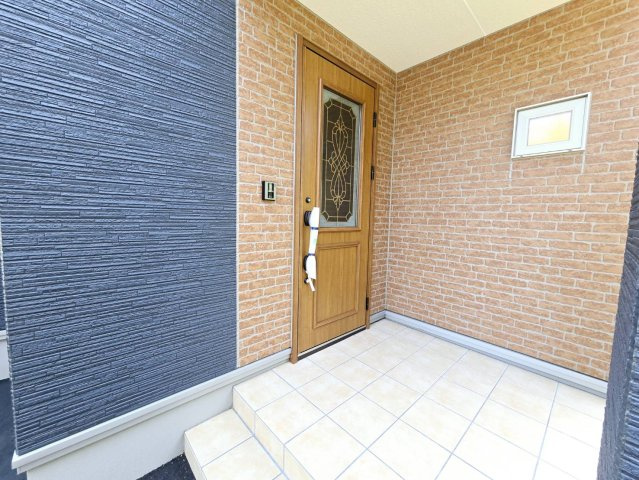 八戸市多賀台3丁目　A棟　新築建売の玄関