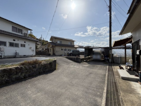 中古戸建　高取南１丁目の前面道路含む現地写真