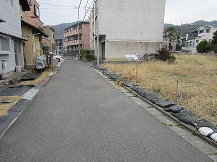 広島市安佐南区山本４丁目　土地(全5区画)の前面道路含む現地写真