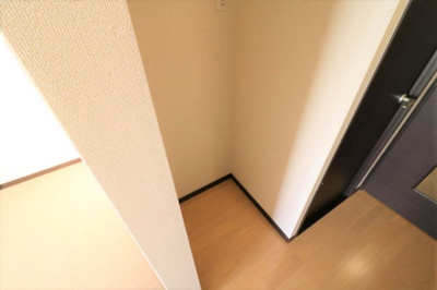 【その他】 | レオネクストイン園部 | キッチンの裏にも大型収納スペースを確保しております。