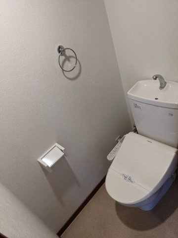 【トイレ】 | エルフィーノ宮前 | 別号室の写真になります。現況優先。