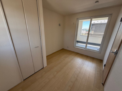 【洋室】 | 紫波町高水寺 | 白い壁の部屋は、明るく開放的な雰囲気をつくり広く感じられるのが魅力です