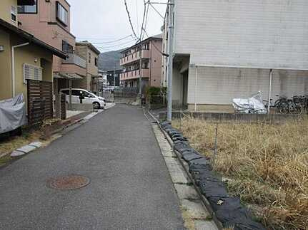 広島市安佐南区山本４丁目　土地(全5区画)の前面道路含む現地写真