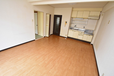 【内装】 | ギャレ近大前