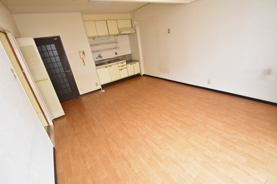 【内装】 | ギャレ近大前