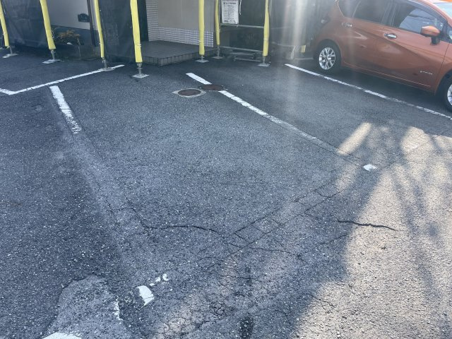 ハイネスモンの駐車場