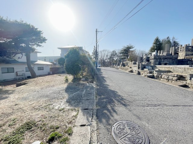郡山市香久池1丁目　築浅中古戸建の前面道路含む現地写真