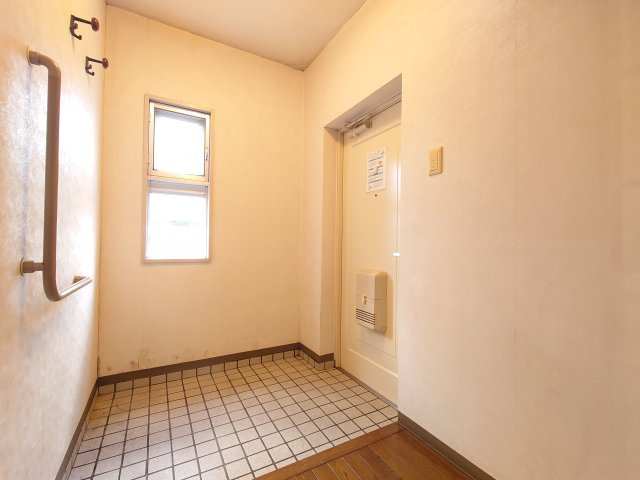 アーバンみらい東大宮東三番街　3号棟の玄関