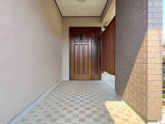 美しが丘南４丁目6-13戸建の玄関