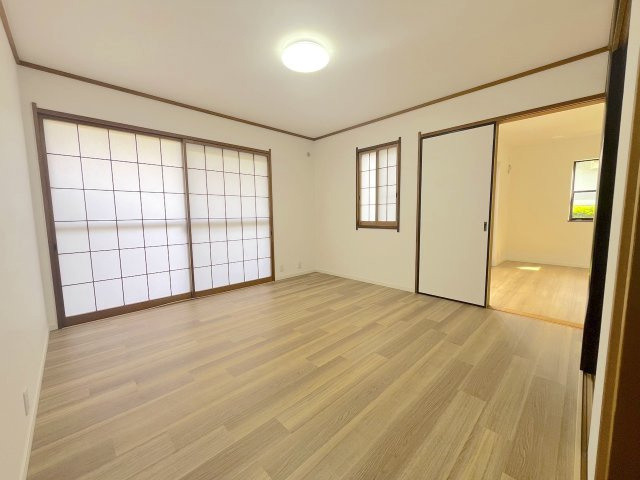 美しが丘南４丁目6-13戸建の洋室