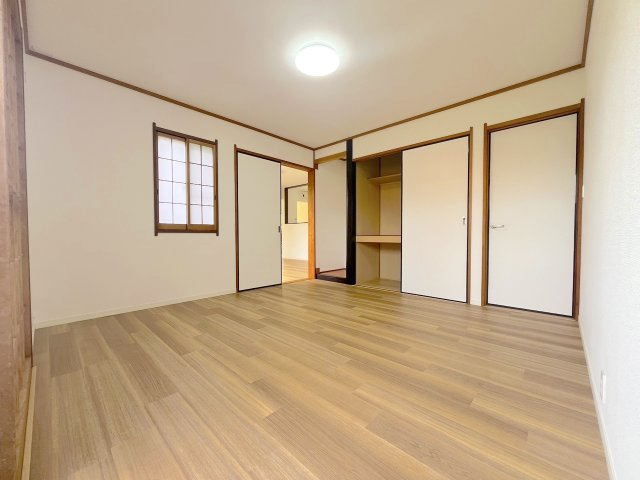 美しが丘南４丁目6-13戸建の洋室