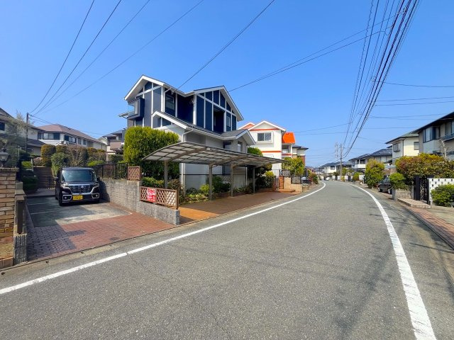 美しが丘南４丁目6-13戸建の前面道路含む現地写真