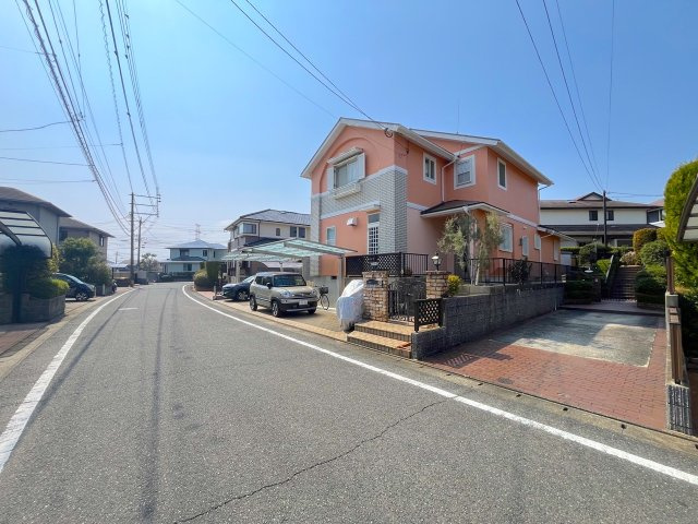 美しが丘南４丁目6-13戸建の前面道路含む現地写真