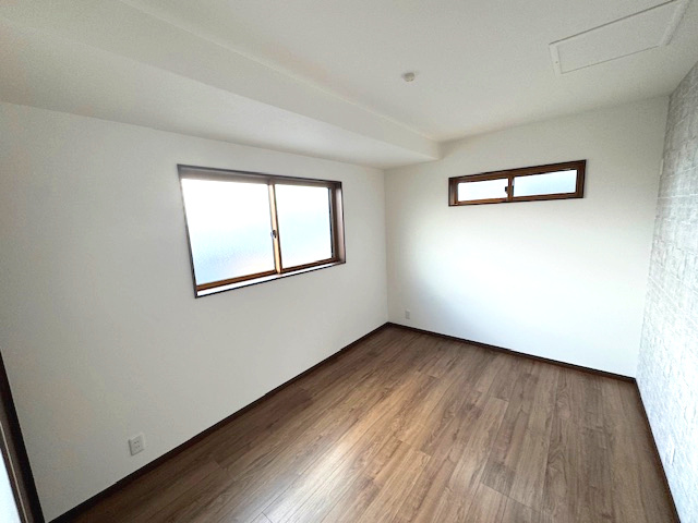 【洋室】 | ライフフィールド大野台1丁目Ⅲ　1号地 | 6帖の洋室！断熱性能が高く、冷暖房費も抑えられる複層ガラス採用。家具の配置もしやすく、自分だけの快適空間に！