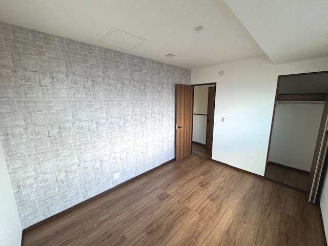 【洋室】 | ライフフィールド大野台1丁目Ⅲ　1号地 | 6帖の洋室！一部アクセントクロスを採用。随所に収納が備わり、お部屋も広くスッキリ使える嬉しい設計です。