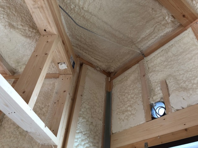 【その他】 | ライフフィールド大野台1丁目Ⅲ　1号地 | 【吹付ウレタン断熱】断熱材は吹付ウレタンを用い、複雑な構造にも隙間なく断熱材を施工できるため、高気密断熱を実現しています。（同仕様の構造）
