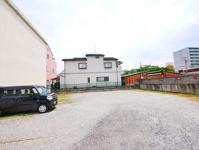 第一中村ビルの駐車場
