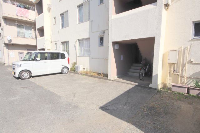 第一中村ビルの駐車場