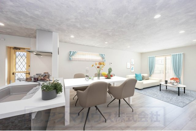 【居間・リビング】 | ライフフィールド大野台1丁目Ⅲ　2号地 | 印象的なカラーのクロスと表現豊かな木目が調和したリビング！ダウンライトにより空間全体がスッキリとまとまっています。※実際の室内写真にCGで家具等を配置しております。