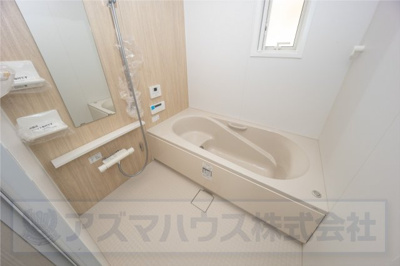 【浴室】 | ライフフィールド大野台1丁目Ⅲ　2号地 | 1日の疲れを癒すゆったりとした一坪サイズのバスルーム！足を伸ばせるバスタブで癒しのひと時をお過ごしください。