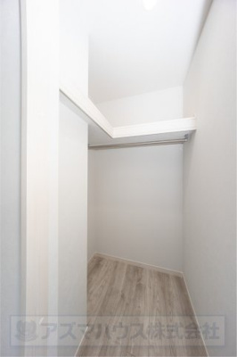 【収納】 | ライフフィールド大野台1丁目Ⅲ　2号地 | 6.1帖の洋室にはWICが備わっており、季節家電やシーズンオフの衣類等もスッキリと収納できます。