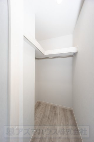 【収納】 | ライフフィールド大野台1丁目Ⅲ　2号地 | 6.1帖の洋室にはWICが備わっており、季節家電やシーズンオフの衣類等もスッキリと収納できます。