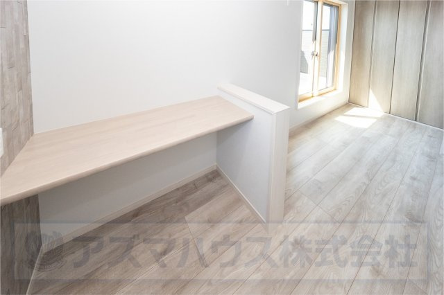 【内装】 | ライフフィールド大野台1丁目Ⅲ　2号地 | 6.1帖の洋室には、テレワークやひとり時間を有意義に過ごせる書斎付き！住まいをより快適で機能的な空間に。