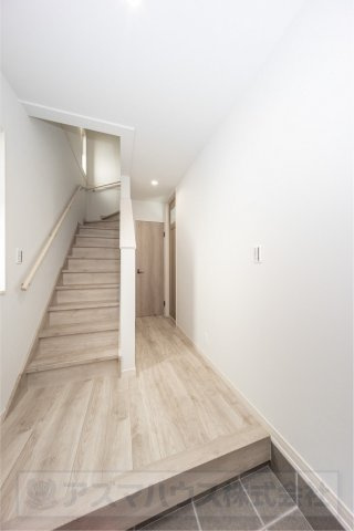 【玄関】 | ライフフィールド大野台1丁目Ⅲ　2号地 | ゆとりある玄関スペース！※掲載中の写真は広角レンズで撮影のため、実際の見え方とは異なります。