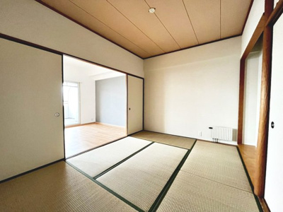 【和室】 | 光明池アーバンライフ | 【和室】お子様と遊んだり、お客様を泊めたり、ゲストルームとしても利用できる和室♪畳新調しております！畳の良い香りがします♪