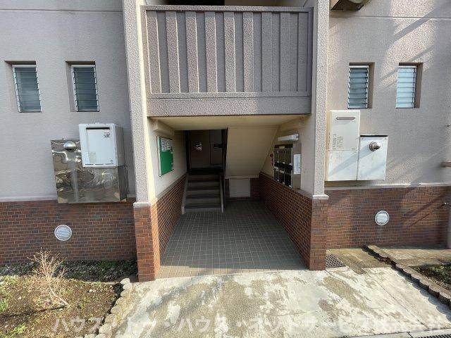 フラワーヒル豊四季のエントランス