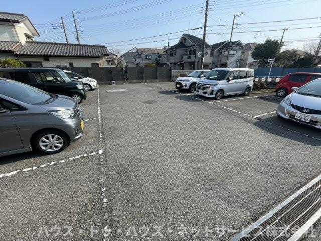 フラワーヒル豊四季の駐車場
