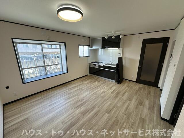 フラワーヒル豊四季の居間・リビング