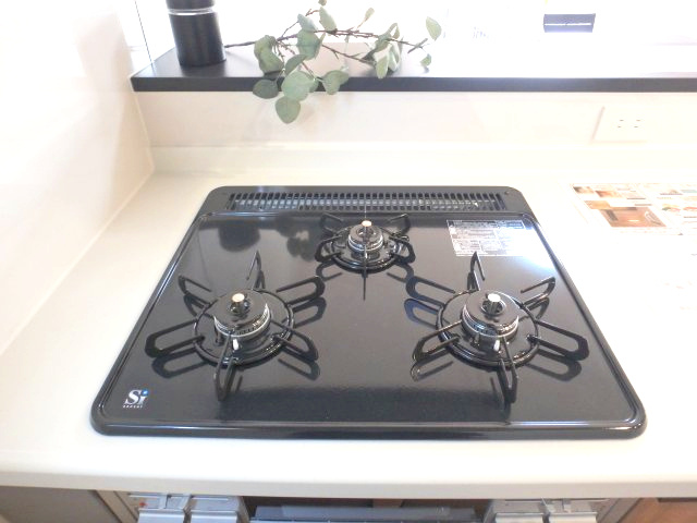 高倉台２丁目戸建のキッチン|３口コンロです。