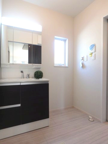 高倉台２丁目戸建の洗面所|忙しい朝には欠かせない洗面所です