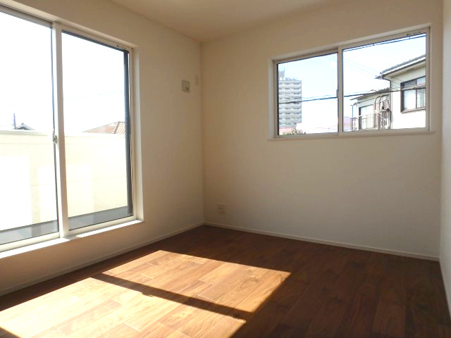 高倉台２丁目戸建の洋室|南西側5.24帖洋室です。