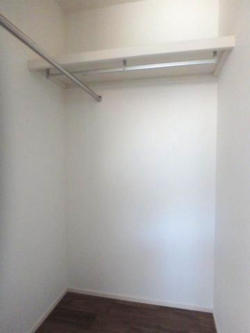 高倉台２丁目戸建の収納|北東側5.24帖洋室のWICです。