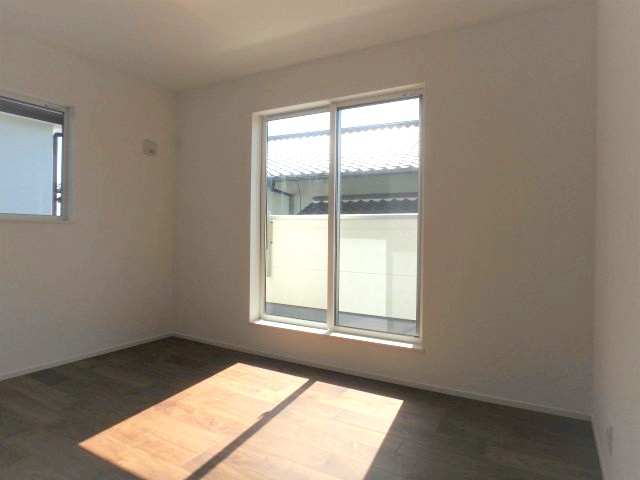 高倉台２丁目戸建の洋室|南西側6.5帖洋室です。