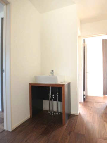 高倉台２丁目戸建の独立洗面台|2階にも洗面台があります。