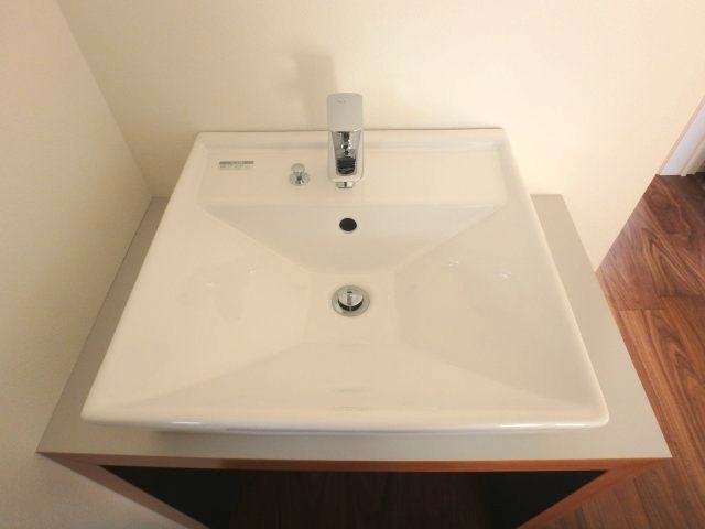 高倉台２丁目戸建の独立洗面台|2階にも洗面台があります。