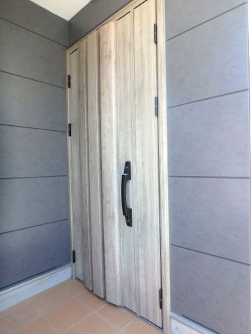 高倉台２丁目戸建の玄関|横幅にゆとりのある玄関です。