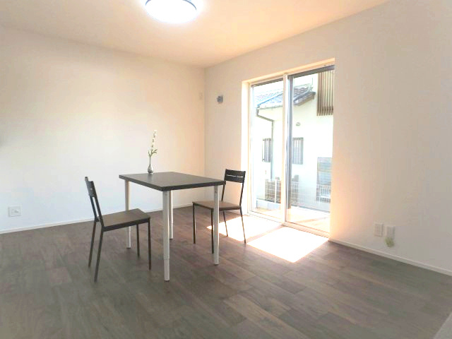 高倉台２丁目戸建の居間・リビング|20帖のLDKです。